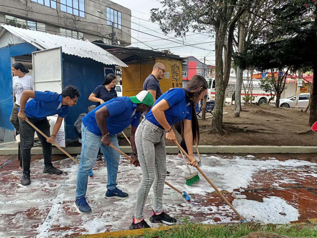 PARQUE JUAN XXIII RECIBE LIMPIEZA Y MANTENIMIENTO
